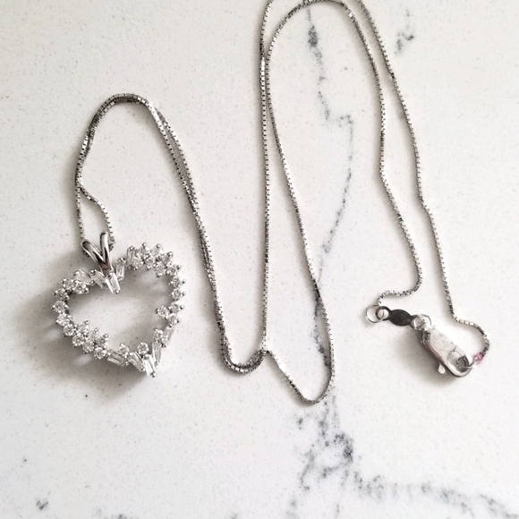 White gold diamond heart necklace - Picture 4 of 4